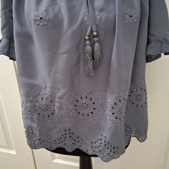 Knox Rose Cold Shoulder With Floral Eyelets & Scalloped Hemline Size S - Picture 3 of 8